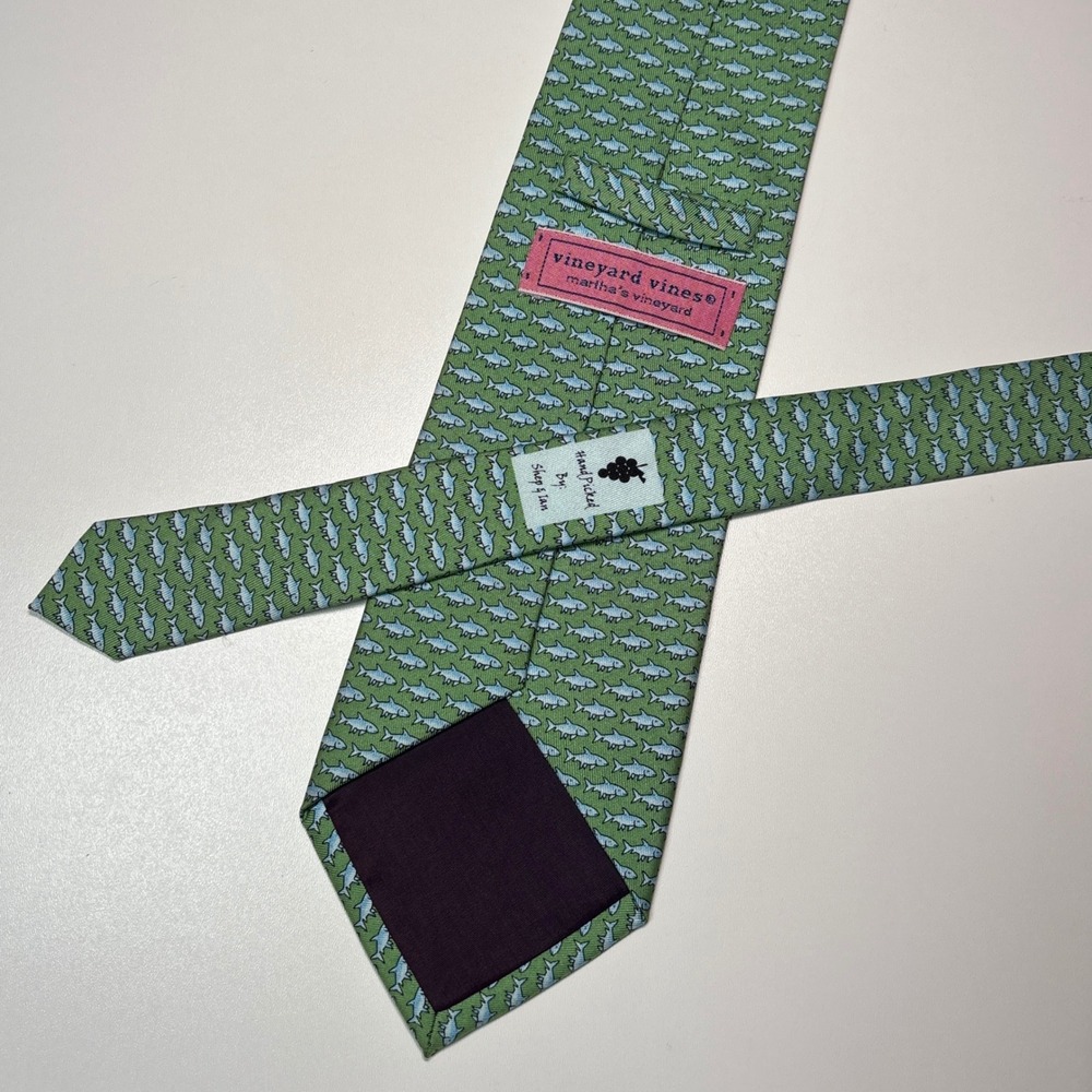 Vineyard Vines Green Fish Print Silk Necktie Hand Made USA Preppy Fishing Tie - Picture 3 of 8